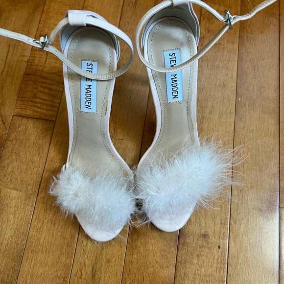 Steve Madden Heels with feathers - Picture 2 of 10